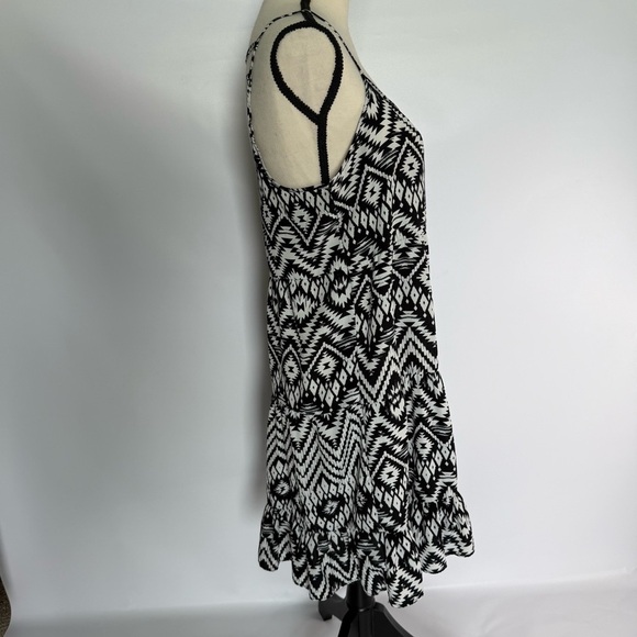 Maurices Black and White Babydoll Aztec womens Dress size medium - Picture 4 of 10